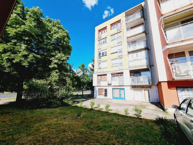 Eladó panellakás, Békéscsabán, Gyulai úton 39.99 M Ft