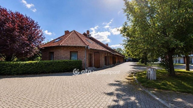 Eladó téglalakás, Pápán 86 M Ft, 3 szobás