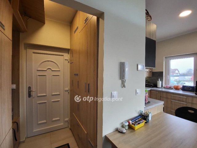 Eladó téglalakás, Siófokon 79.9 M Ft, 4 szobás