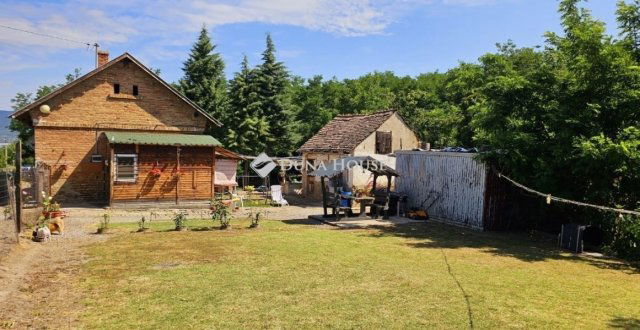 Eladó családi ház, Pellérden 21.99 M Ft, 2 szobás