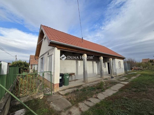 Eladó családi ház, Zsámbokon 37.9 M Ft, 1 szobás