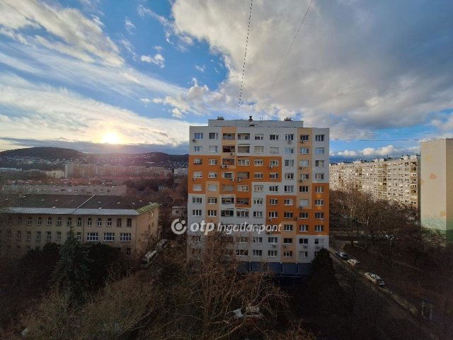Eladó panellakás, Budapesten, III. kerületben 76.7 M Ft, 3 szobás