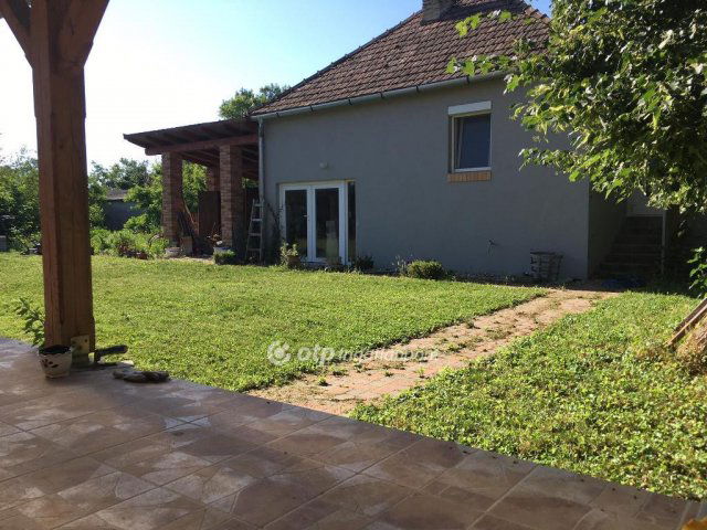 Kiadó családi ház, albérlet, Nemesgörzsönyön 130 E Ft / hó