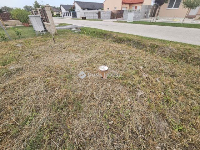 Eladó telek, Nagybajcson 25.6 M Ft / költözzbe.hu