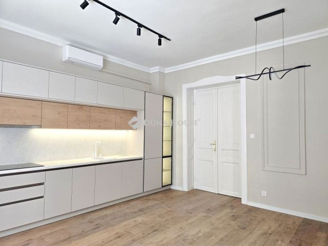 Eladó téglalakás, Pécsett 65.9 M Ft, 3 szobás