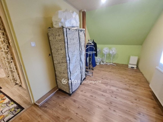 Eladó családi ház, Makláron 93 M Ft, 6 szobás