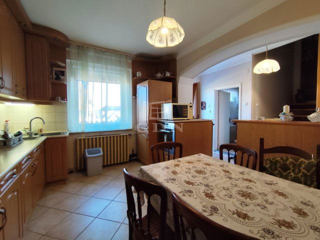 Eladó ikerház, Kecskeméten 89.9 M Ft, 4 szobás