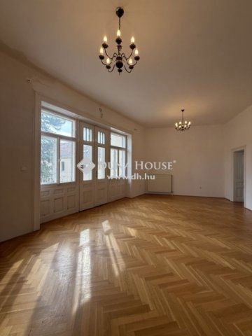 Eladó családi ház, Pécsett 184 M Ft, 5 szobás
