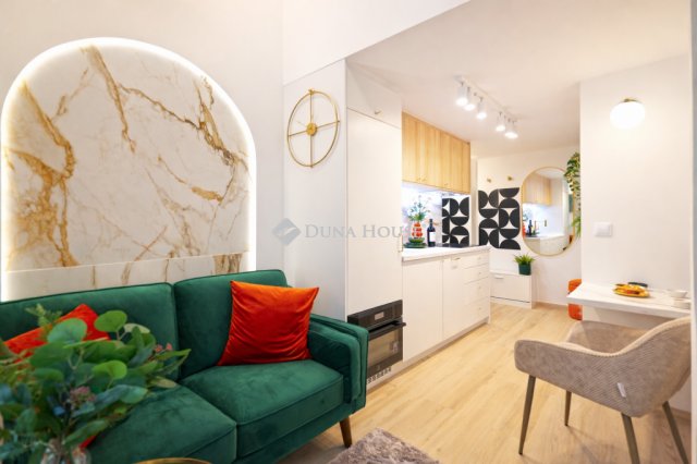 Eladó téglalakás, Budapesten, VI. kerületben 55.9 M Ft, 1 szobás