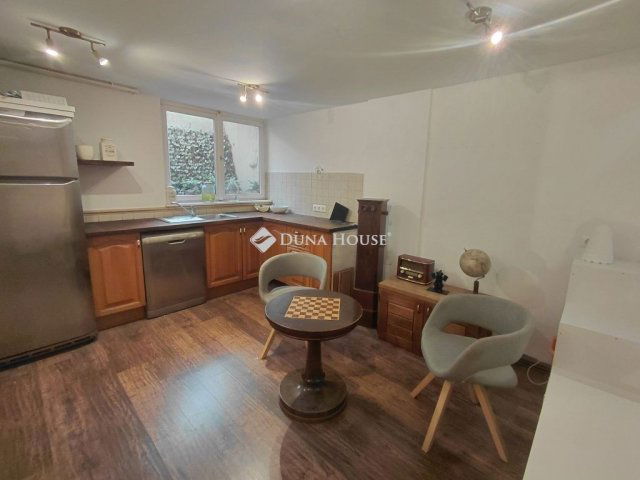 Eladó sorház, Budapesten, III. kerületben 159.9 M Ft, 4 szobás