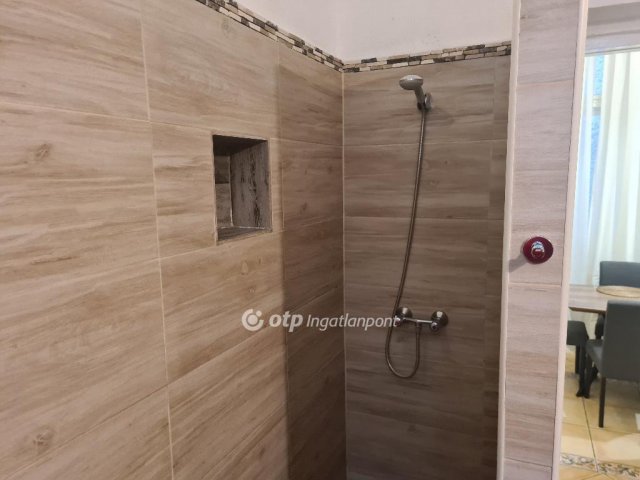 Eladó téglalakás, Budapesten, V. kerületben 109 M Ft, 2 szobás