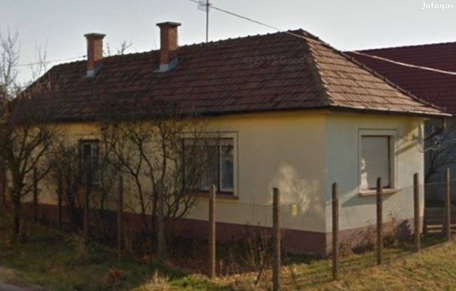 Eladó családi ház, Cegléden 20 M Ft, 2 szobás