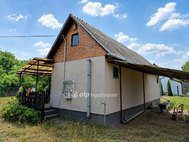 Eladó nyaraló, Tápiószentmártonon 11.9 M Ft, 1 szobás