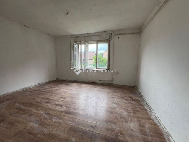 Eladó családi ház, Siófokon 39.9 M Ft, 6 szobás