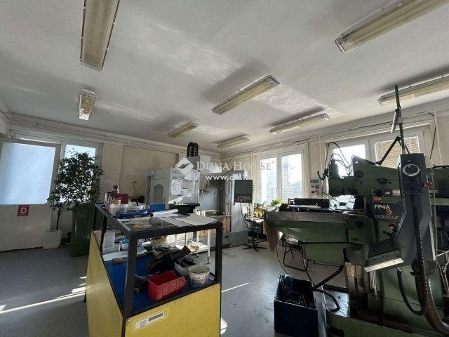 Eladó ipari ingatlan, Budapesten, XX. kerületben 179.9 M Ft