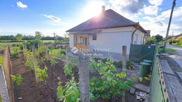 Eladó családi ház, Zsámbokon 45 M Ft, 3 szobás