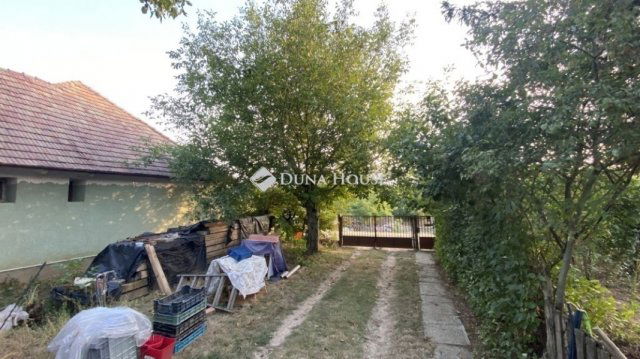 Eladó családi ház, Gombán 25 M Ft, 1 szobás