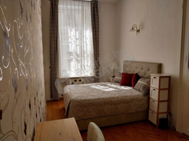 Kiadó téglalakás, albérlet, Budapesten, V. kerületben, 2 szobás