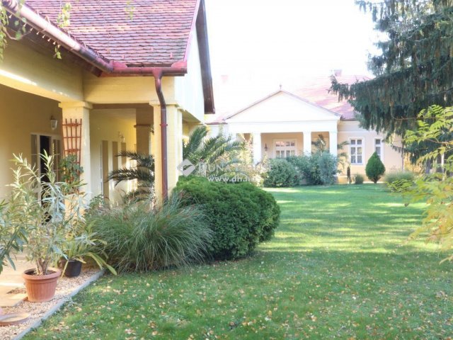 Eladó családi ház, Pécsváradon 189 M Ft, 7 szobás