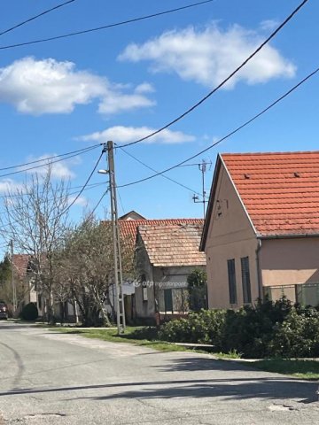 Eladó családi ház, Siklóson 7.4 M Ft, 2 szobás