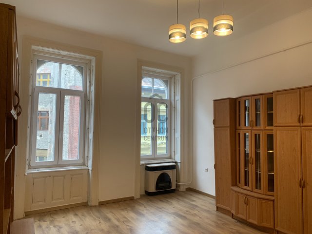 Eladó téglalakás, Budapesten, VI. kerületben, Csengery utcában