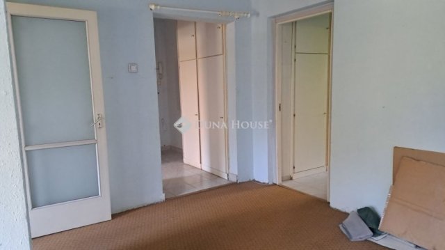 Eladó panellakás, Veszprémben 52.7 M Ft, 4 szobás