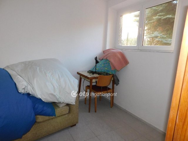 Eladó családi ház, Pécsett 299 M Ft, 9 szobás