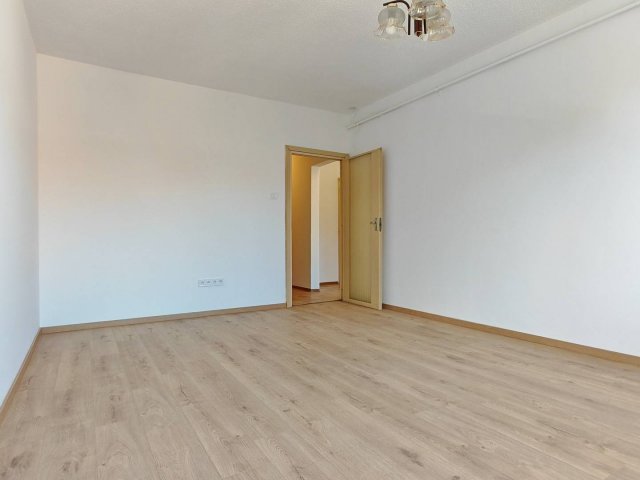 Eladó panellakás, Egerben 52.9 M Ft, 3 szobás