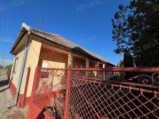 Eladó családi ház, Kakucson 27.5 M Ft, 2 szobás