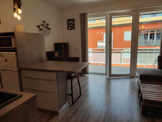 Kiadó téglalakás, albérlet, Pécsett 190 E Ft / hó, 2 szobás