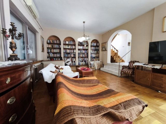 Eladó családi ház, Szentendrén 196 M Ft, 6+3 szobás