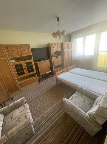 Kiadó panellakás, albérlet, Tatabányán 130 E Ft / hó, 1 szobás