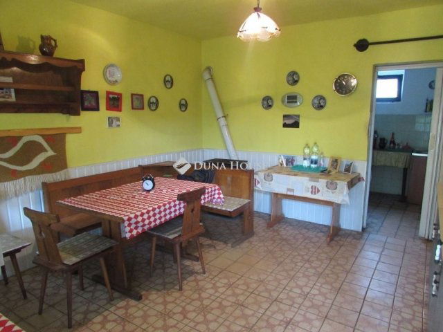 Eladó családi ház, Soponyán 30 M Ft, 3 szobás