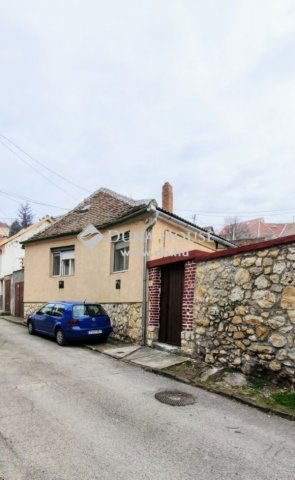 Eladó családi ház, Pécsett 46.9 M Ft, 3 szobás