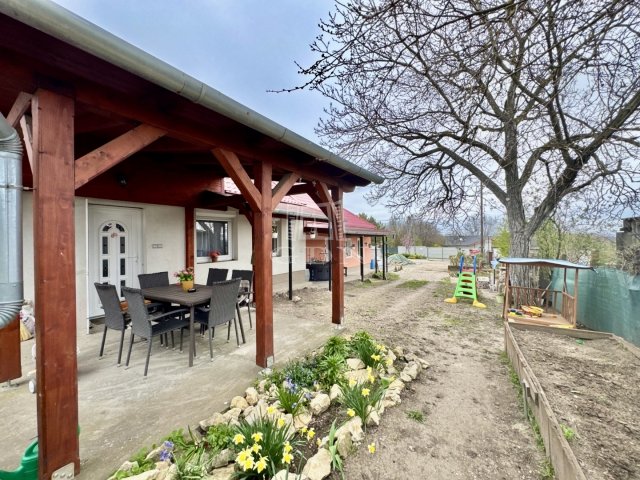 Eladó családi ház, Úrhidán 104.9 M Ft, 5 szobás