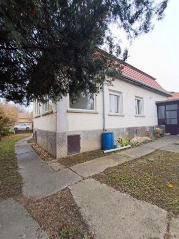 Eladó családi ház, Nyergesújfaluban 46 M Ft, 3 szobás