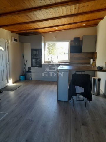 Eladó családi ház, Váchartyánon 75.9 M Ft, 2 szobás