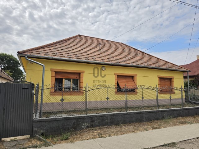 Eladó családi ház, Kókán 64 M Ft, 3 szobás