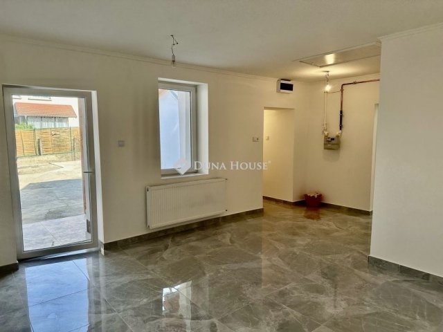 Eladó sorház, Pécelen 59 M Ft, 3 szobás / költözzbe.hu