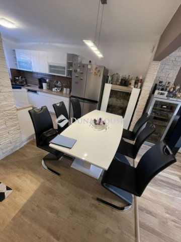 Eladó sorház, Budapesten, XV. kerületben 170 M Ft, 5 szobás