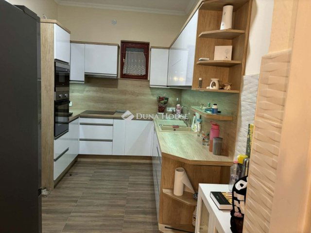 Eladó családi ház, Biharnagybajomban 30.5 M Ft, 4 szobás