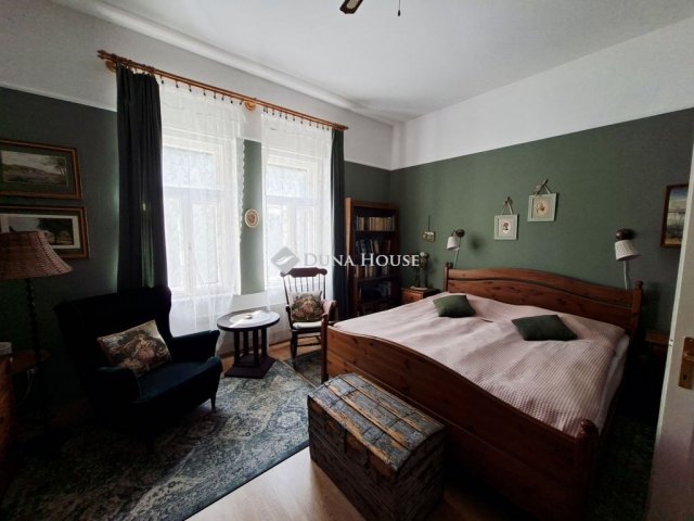 Eladó családi ház, Révfülöpön 195 M Ft, 6+2 szobás