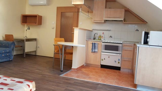 Kiadó téglalakás, albérlet, Pécsett 170 E Ft / hó, 1 szobás