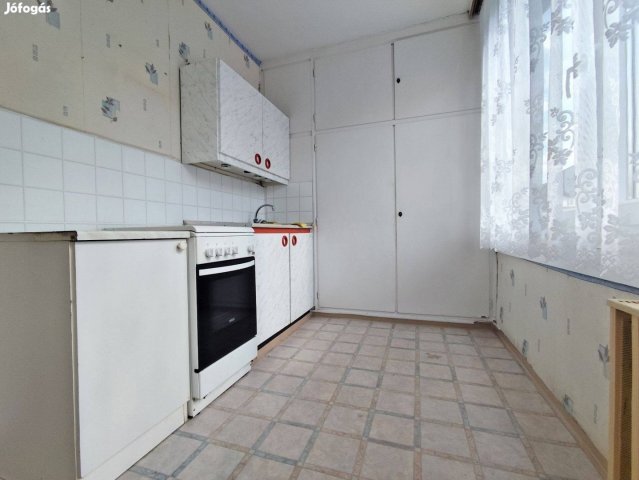 Eladó téglalakás, Dombóváron 28 M Ft, 2 szobás