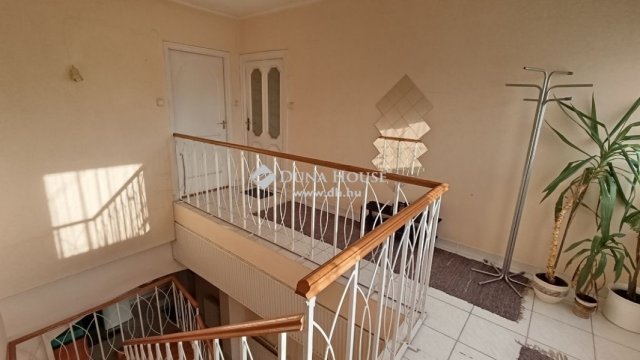 Eladó téglalakás, Mohácson 68.9 M Ft, 4 szobás