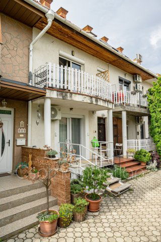 Eladó téglalakás, Csornán 69 M Ft, 4 szobás