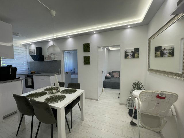 Eladó panellakás, Dombóváron, Hunyadi téren 35.5 M Ft, 2 szobás