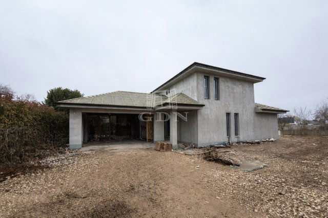 Eladó családi ház, Székesfehérvárott 170 M Ft, 5 szobás