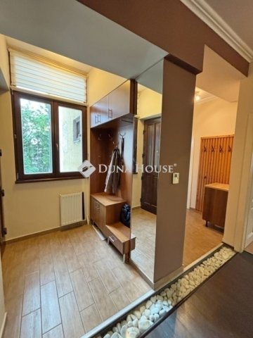 Eladó téglalakás, Szombathelyen 105 M Ft, 4 szobás