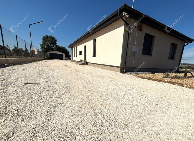 Eladó családi ház, Inárcson 135 M Ft, 5 szobás